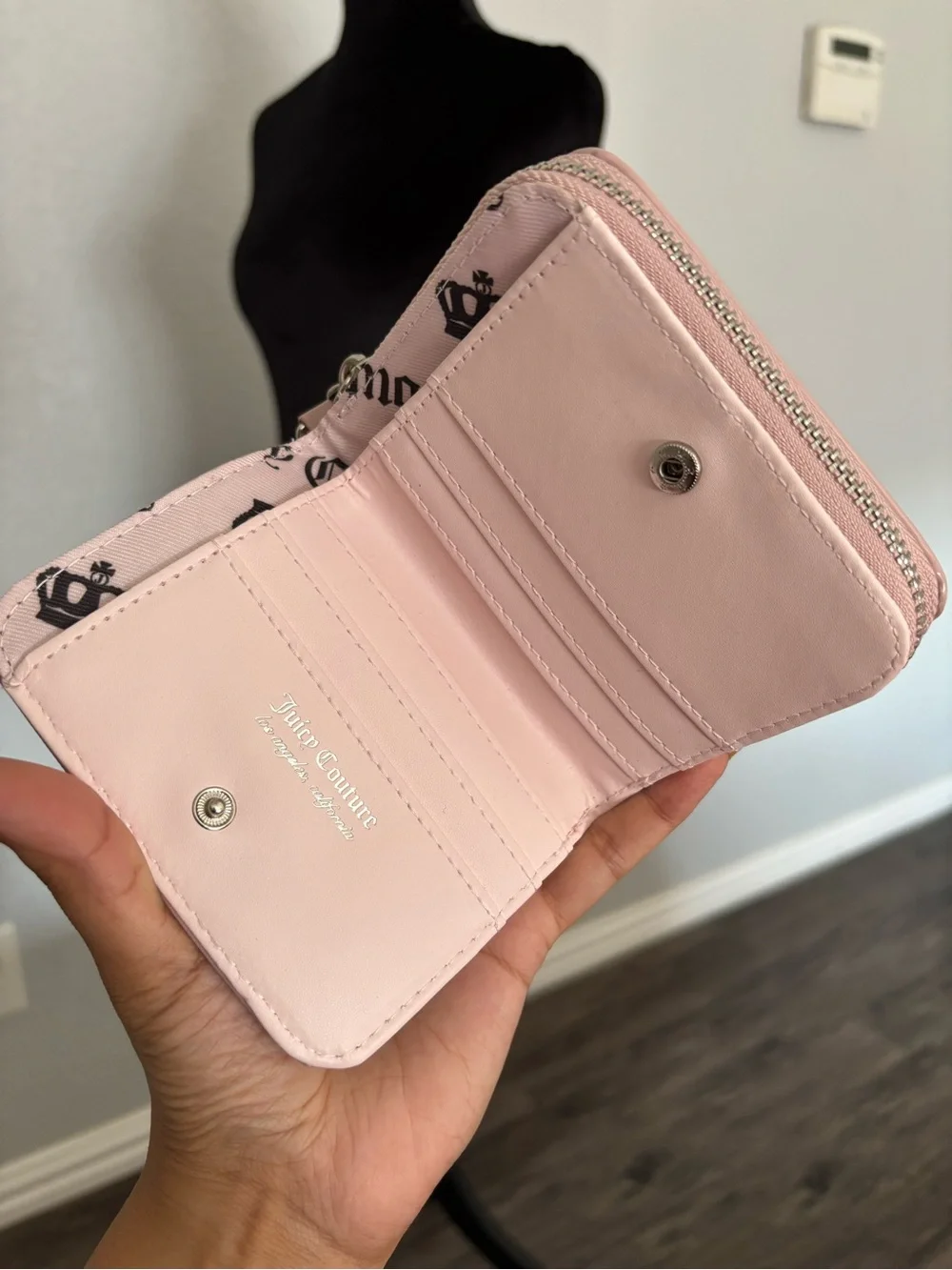 Juicy Couture compact glossy